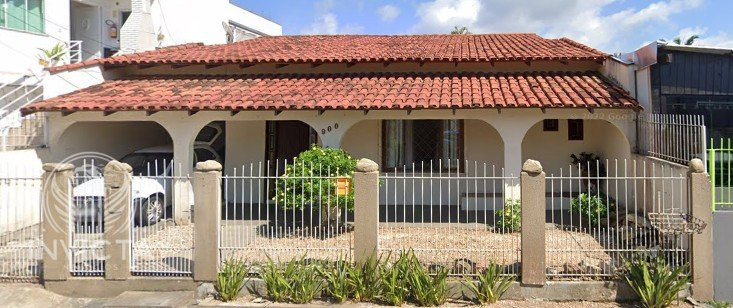 Casa à venda  no Centro - Balneário Camboriú, SC. Imóveis
