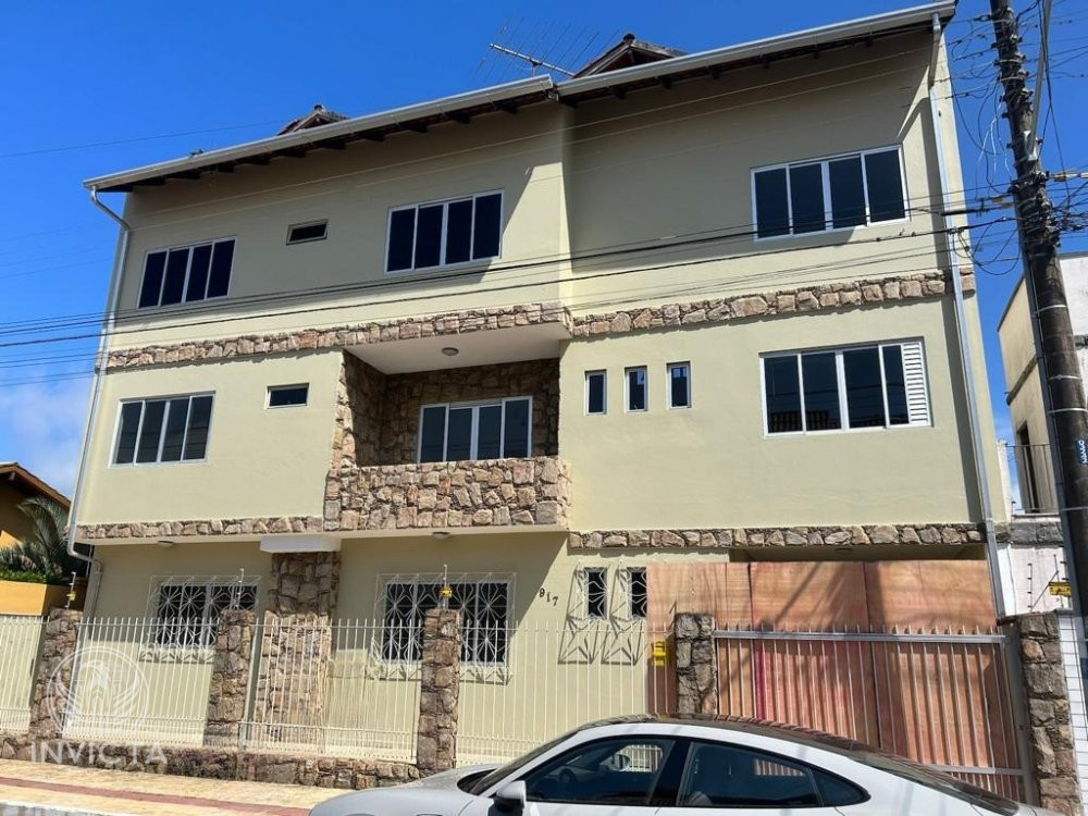 Sobrado à venda  no Centro - Balneário Camboriú, SC. Imóveis